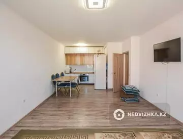 2-комнатная квартира, этаж 6 из 8, 60 м², миниатюра 2