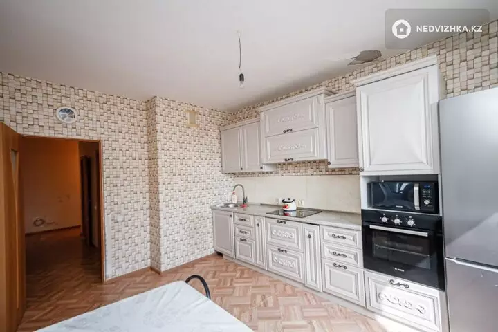 2-комнатная квартира, этаж 12 из 16, 70 м², фотография 2