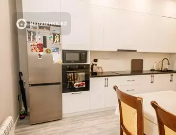 2-комнатная квартира, этаж 3 из 9, 68 м², миниатюра 2
