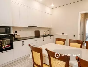 2-комнатная квартира, этаж 3 из 9, 68 м², миниатюра 3
