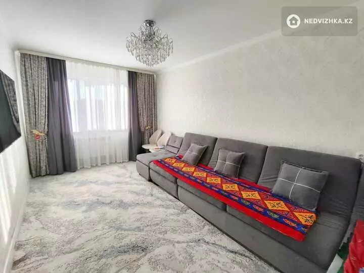4-комнатная квартира, этаж 4 из 5, 77 м²
