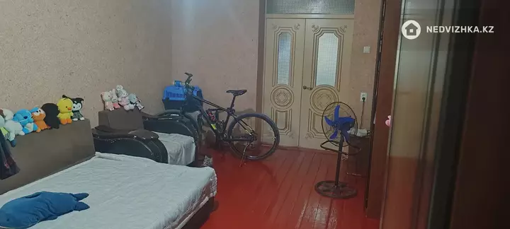3-комнатная квартира, этаж 2 из 3, 74 м², фотография 5