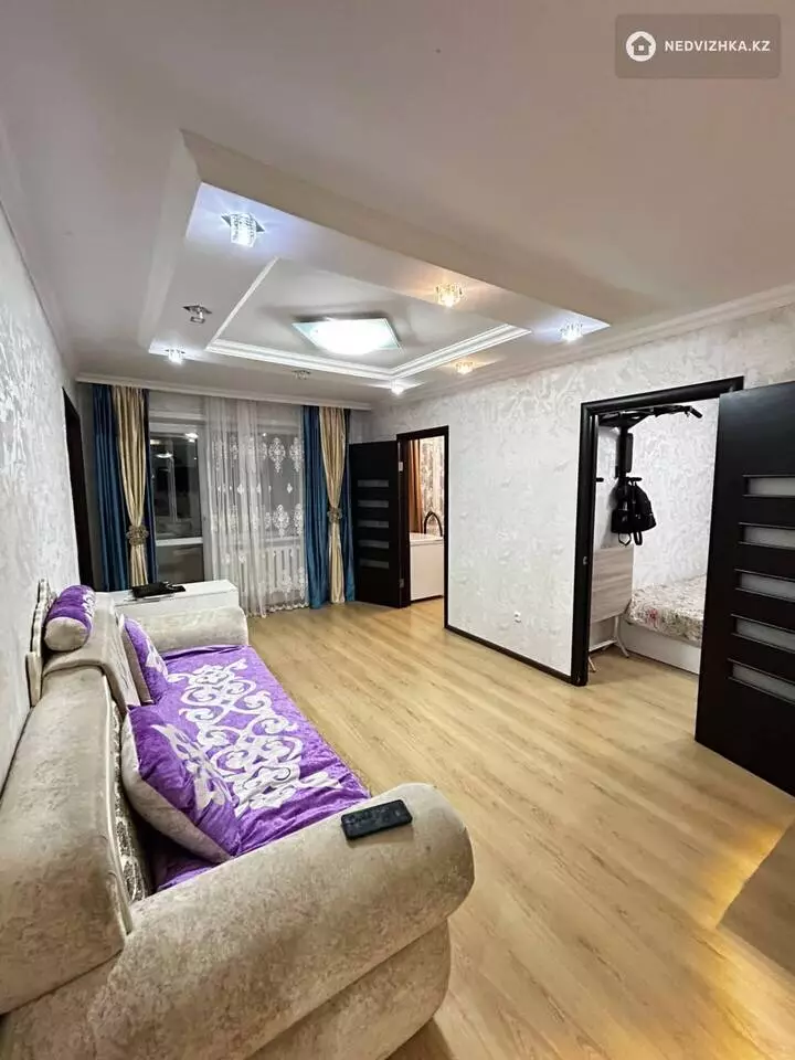 3-комнатная квартира, этаж 5 из 5, 48 м², фотография 2