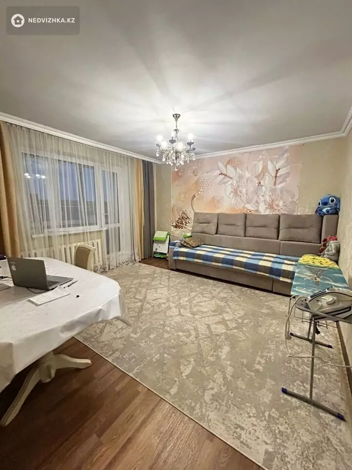 3-комнатная квартира, этаж 10 из 10, 63 м², фотография 2