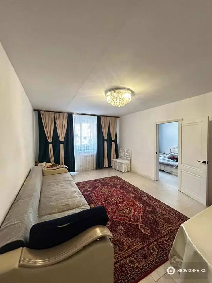 3-комнатная квартира, этаж 1 из 9, 81 м², фотография 2