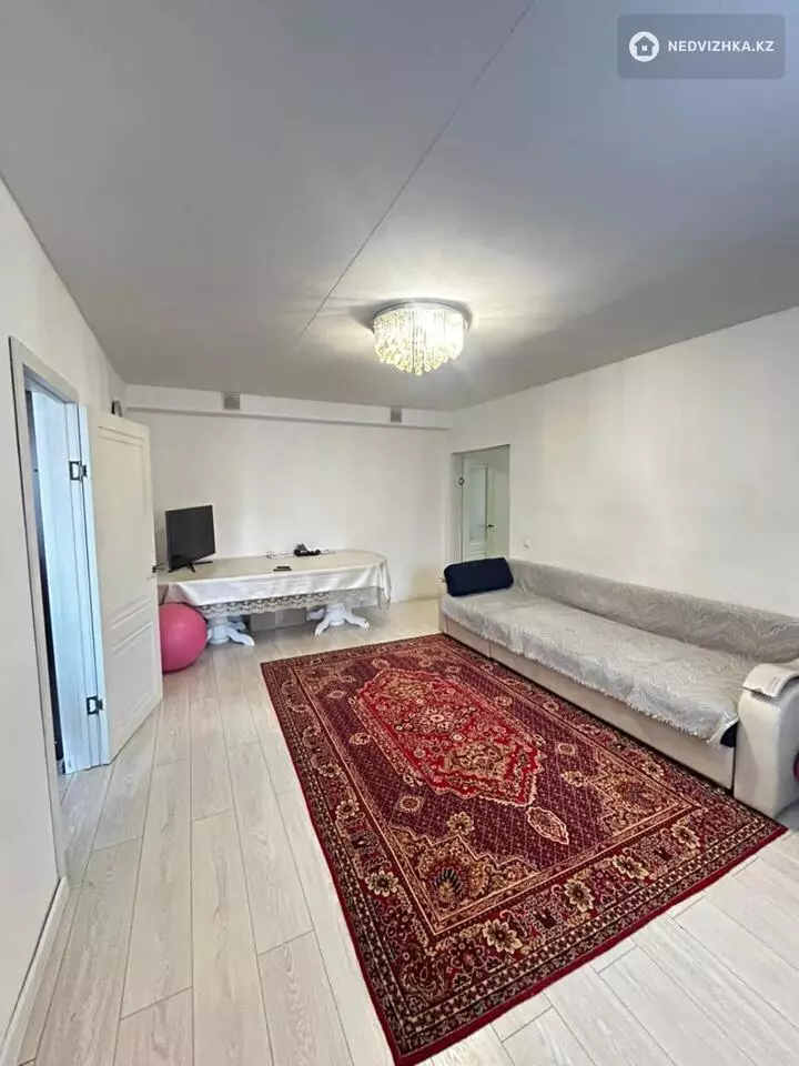 3-комнатная квартира, этаж 1 из 9, 81 м²