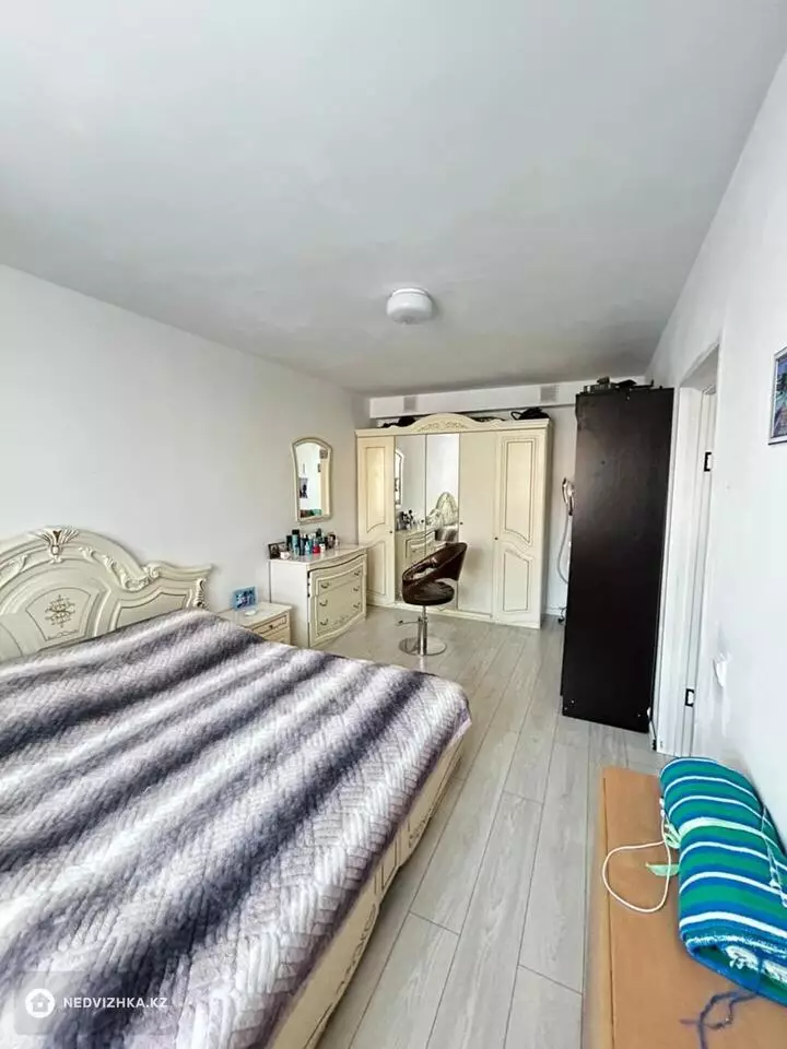 3-комнатная квартира, этаж 1 из 9, 81 м², фотография 4