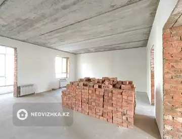 5-комнатная квартира, этаж 3 из 5, 137 м², миниатюра 8