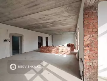 5-комнатная квартира, этаж 3 из 5, 137 м², миниатюра 9