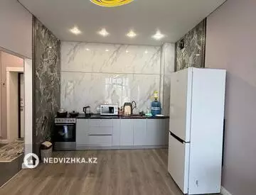2-комнатная квартира, этаж 3 из 5, 41 м², миниатюра 1
