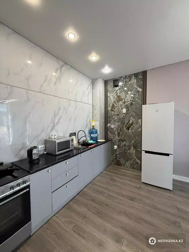 2-комнатная квартира, этаж 3 из 5, 41 м², фотография 2