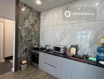 2-комнатная квартира, этаж 3 из 5, 41 м², миниатюра 3