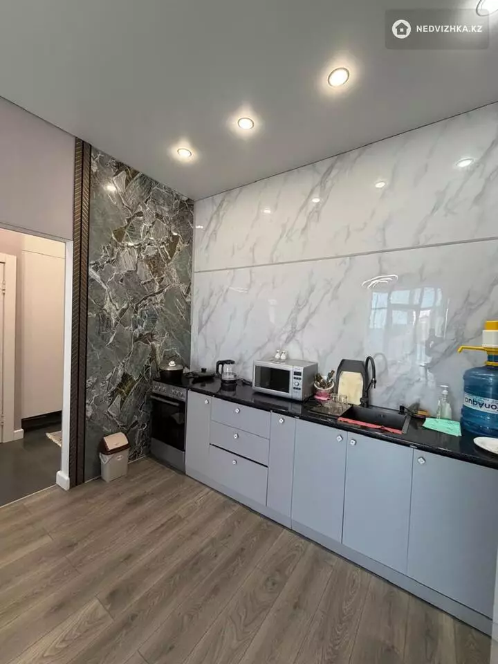 2-комнатная квартира, этаж 3 из 5, 41 м², фотография 3