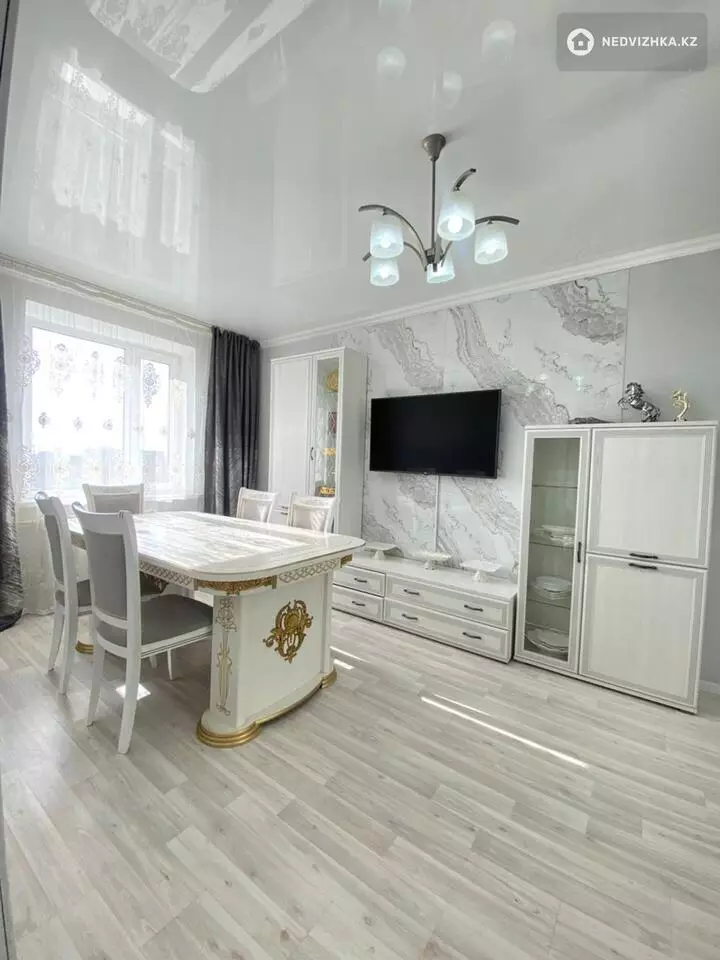 4-комнатная квартира, этаж 10 из 10, 87 м², фотография 2