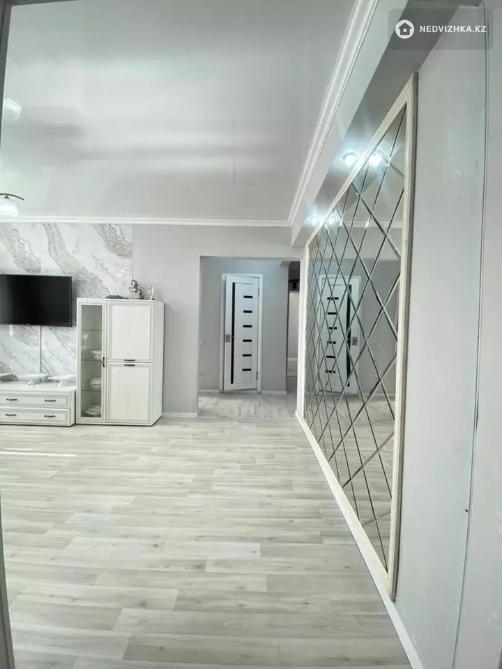 4-комнатная квартира, этаж 10 из 10, 87 м², фотография 3