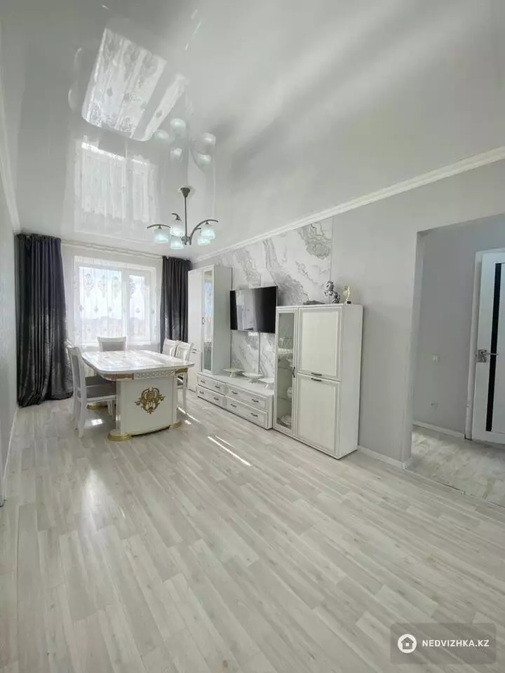 4-комнатная квартира, этаж 10 из 10, 87 м²