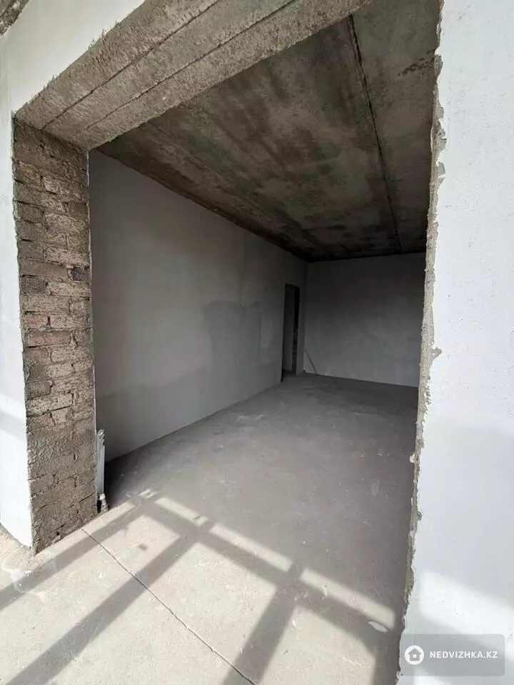 2-комнатная квартира, этаж 3 из 5, 64 м², фотография 2