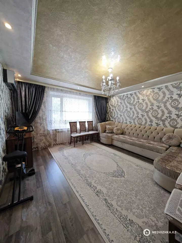 3-комнатная квартира, этаж 1 из 5, 64 м², фотография 2