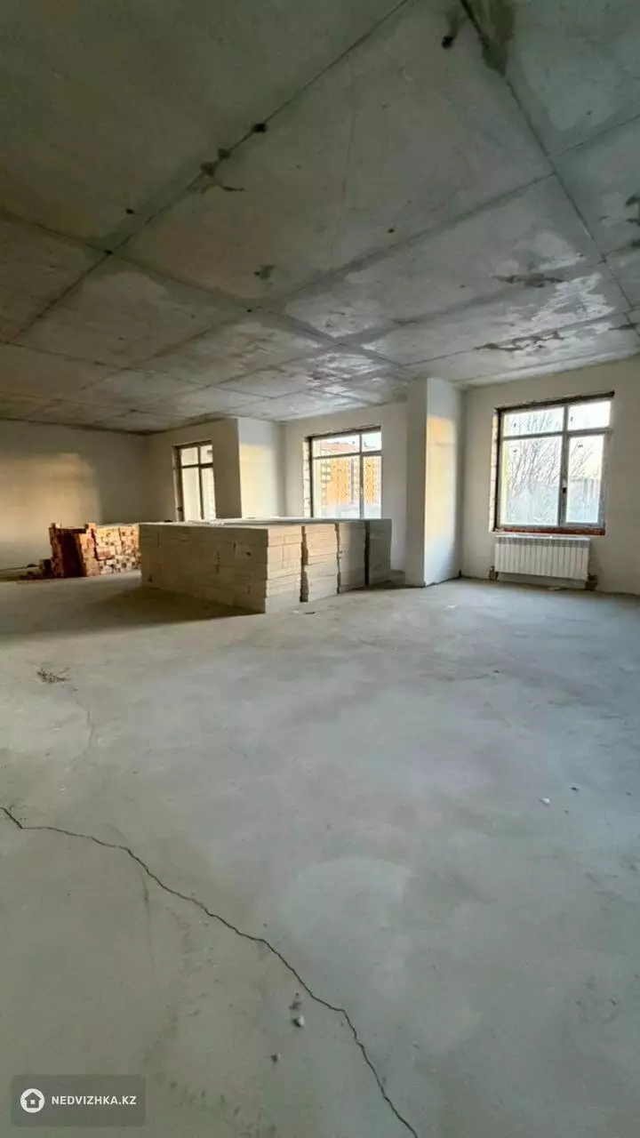 4-комнатная квартира, этаж 3 из 10, 111 м², фотография 4