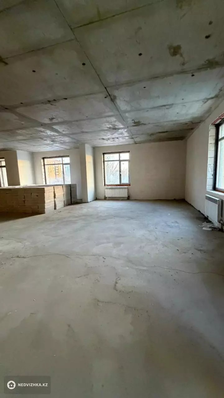 4-комнатная квартира, этаж 3 из 10, 111 м², фотография 2