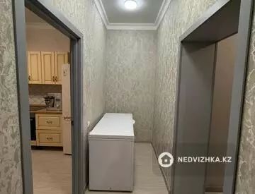 2-комнатная квартира, этаж 2 из 8, 64 м², миниатюра 2