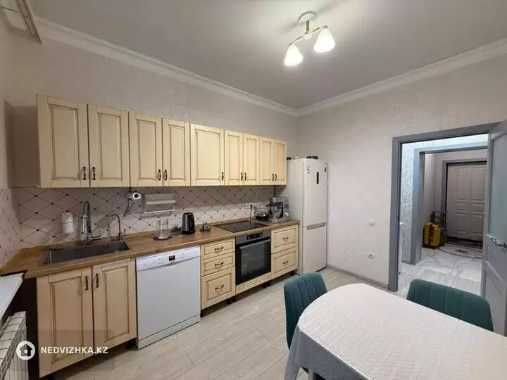 2-комнатная квартира, этаж 2 из 8, 64 м², фотография 4