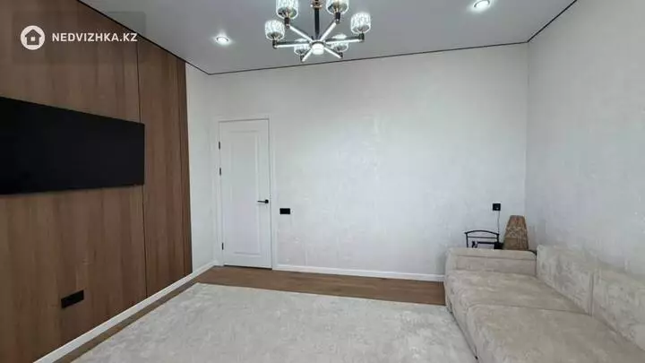 2-комнатная квартира, этаж 4 из 10, 50 м², фотография 2