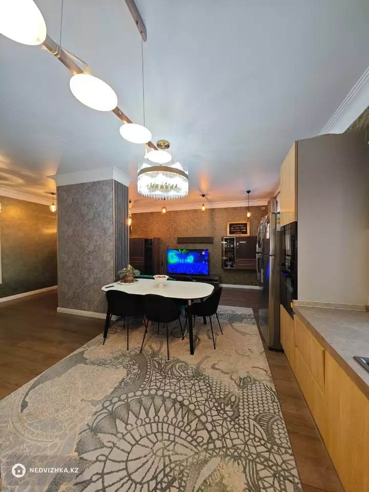 3-комнатная квартира, этаж 2 из 9, 90 м², фотография 2