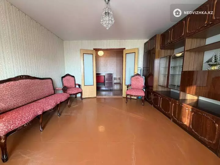 3-комнатная квартира, этаж 81 из 9, 70 м²