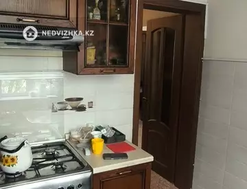 3-комнатная квартира, этаж 3 из 5, 71 м², миниатюра 2