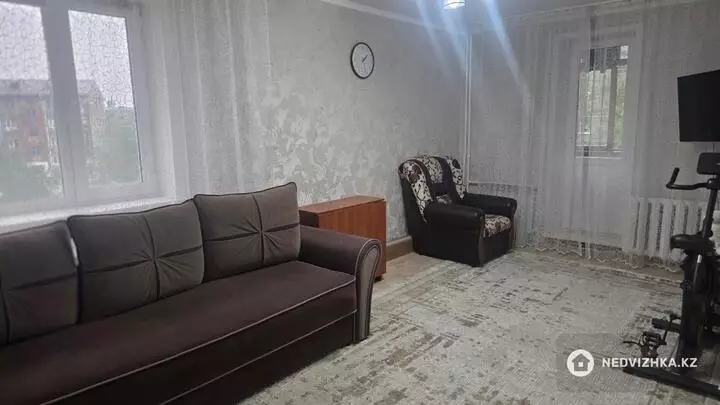 2-комнатная квартира, этаж 3 из 5, 42 м², фотография 3