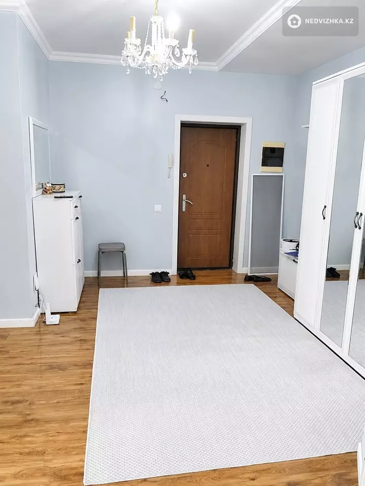2-комнатная квартира, этаж 2 из 5, 74 м², фотография 3