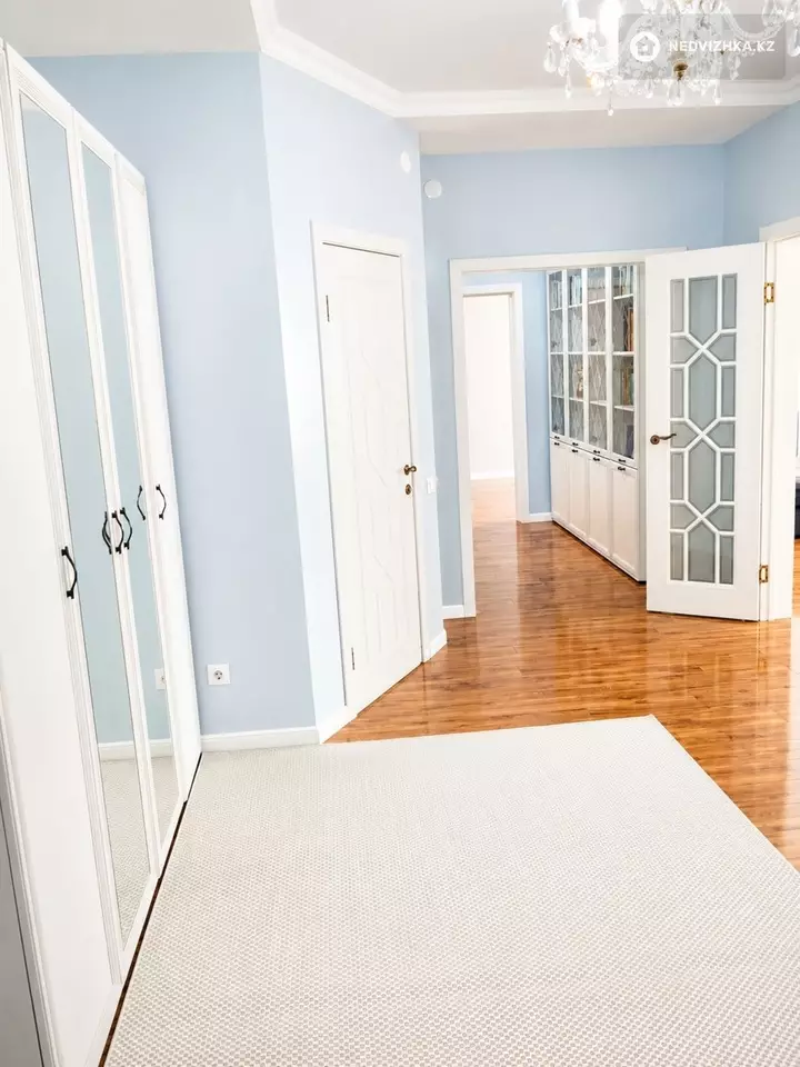 2-комнатная квартира, этаж 2 из 5, 74 м², фотография 2