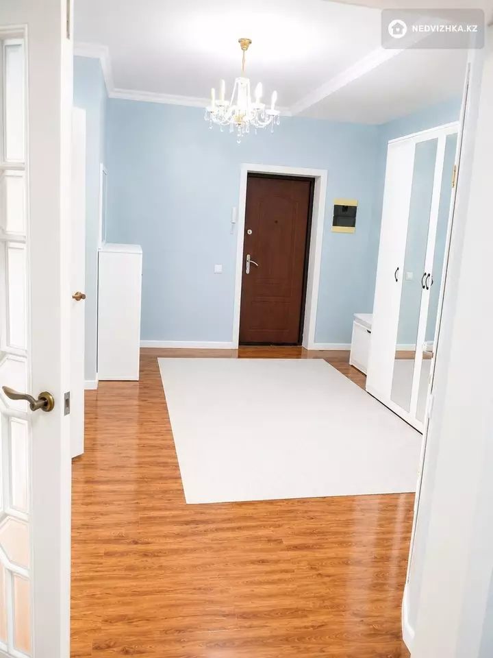 2-комнатная квартира, этаж 2 из 5, 74 м², фотография 4