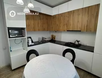 2-комнатная квартира, этаж 9 из 9, 61 м², миниатюра 2