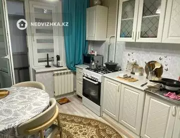 2-комнатная квартира, этаж 3 из 5, 53 м², миниатюра 2