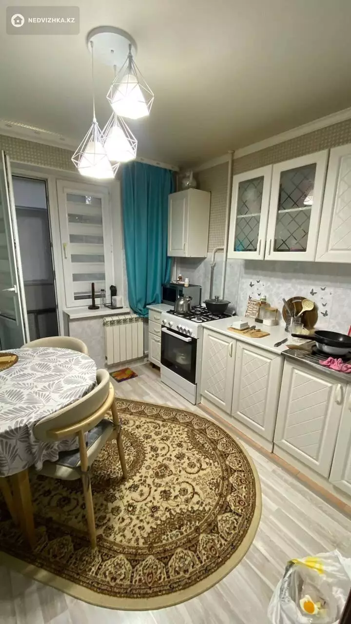 2-комнатная квартира, этаж 3 из 5, 53 м², фотография 2
