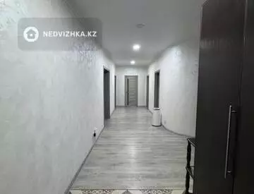 4-комнатная квартира, этаж 8 из 9, 127 м²