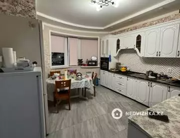 4-комнатная квартира, этаж 8 из 9, 127 м²