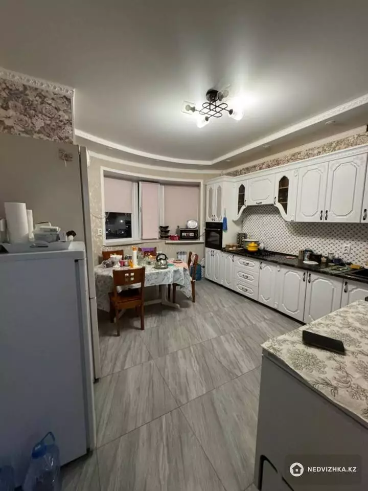 4-комнатная квартира, этаж 8 из 9, 127 м², фотография 3