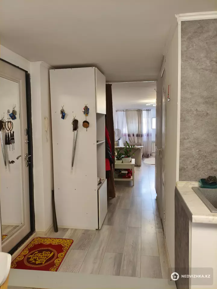 1-комнатная квартира, этаж 10 из 10, 38 м², фотография 2