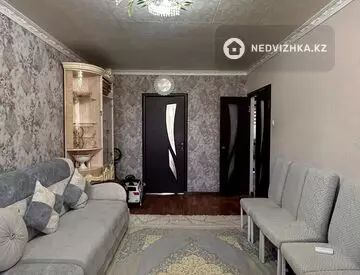 3-комнатная квартира, этаж 4 из 5, 61 м², миниатюра 2
