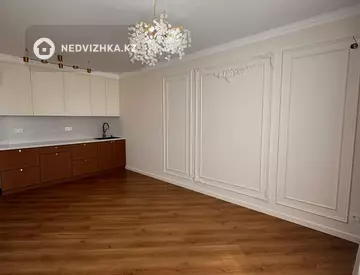2-комнатная квартира, этаж 11 из 17, 42 м², миниатюра 1
