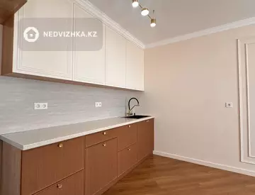 2-комнатная квартира, этаж 11 из 17, 42 м², миниатюра 5