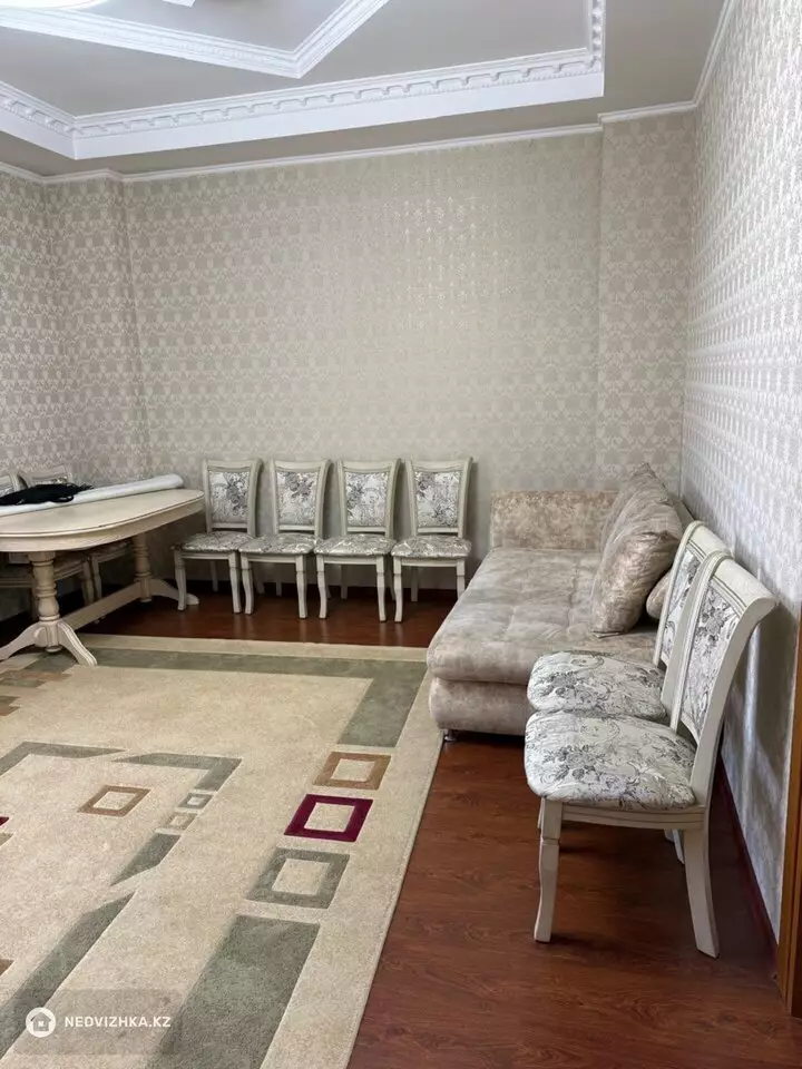 4-комнатная квартира, этаж 2 из 3, 160 м², фотография 2