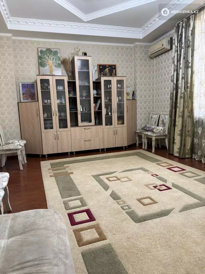 4-комнатная квартира, этаж 2 из 3, 160 м², фотография 3