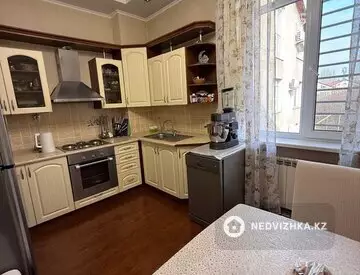 4-комнатная квартира, этаж 2 из 3, 160 м²