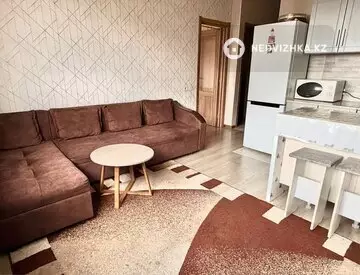 2-комнатная квартира, этаж 9 из 10, 45 м², миниатюра 1