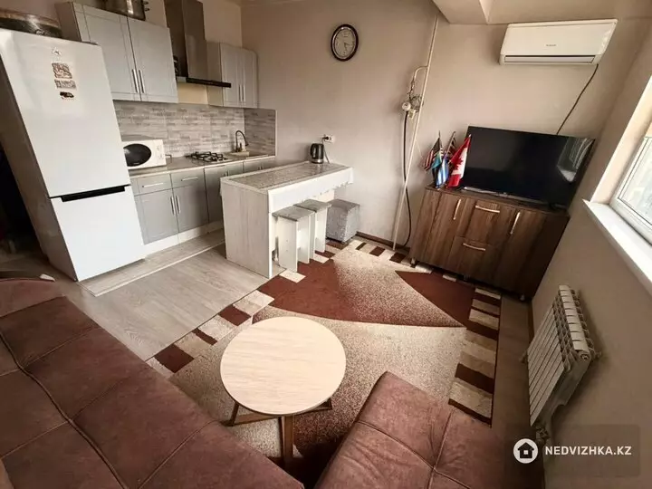 2-комнатная квартира, этаж 9 из 10, 45 м², фотография 2