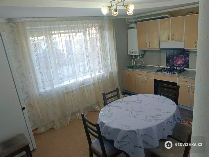 2-комнатная квартира, этаж 1 из 2, 65 м², фотография 3